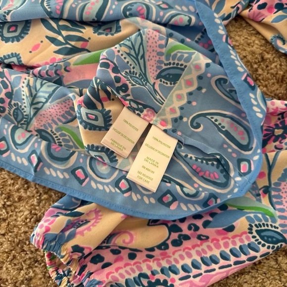 Lilly Pulitzer Marilina Tunic Top in Flocking to Paradise
Size Small - Picture 10 of 12